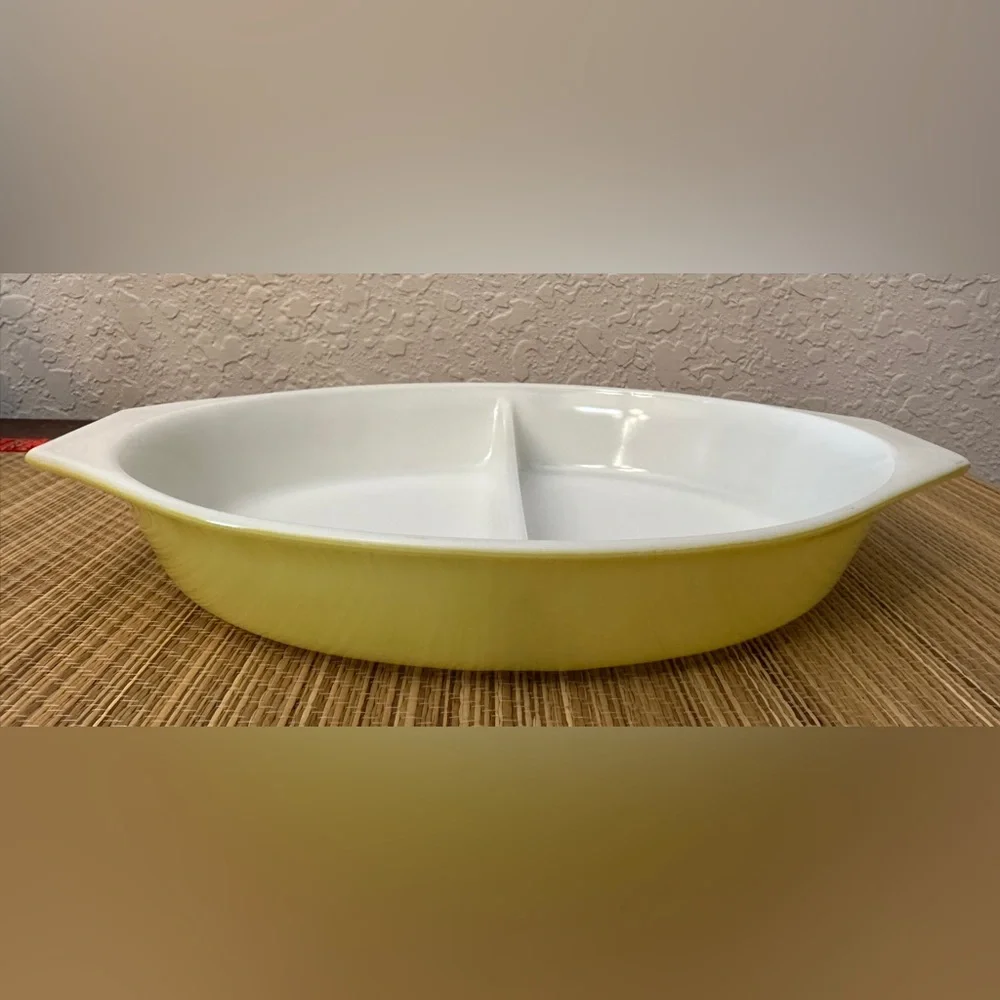 Pyrex Yellow 1 Quart Oval Divided Casserole Split Dish Vintage